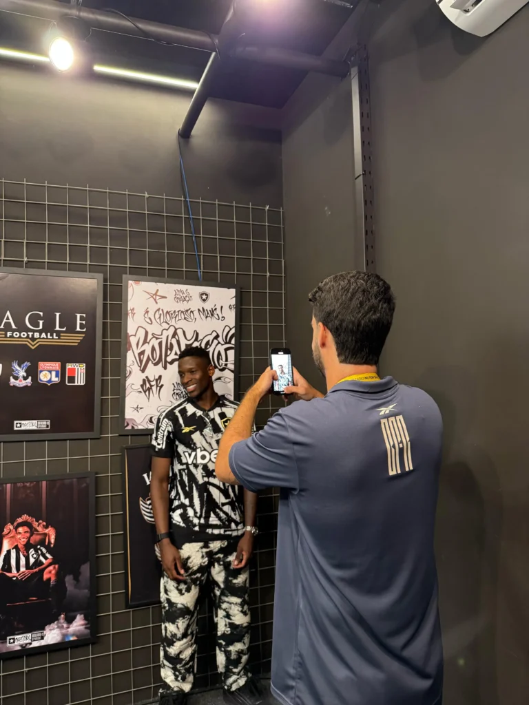 Luiz Henrique lamenta chance perdida de Igor Jesus em meio à saudade do Botafogo: "Meu lar"