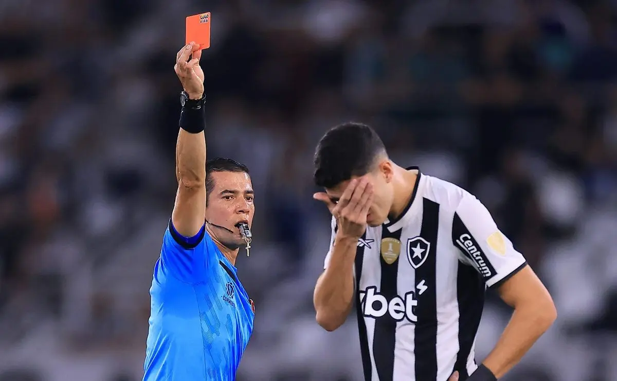 Conmebol denuncia Jair, do Botafogo, e futuro na Libertadores é incerto