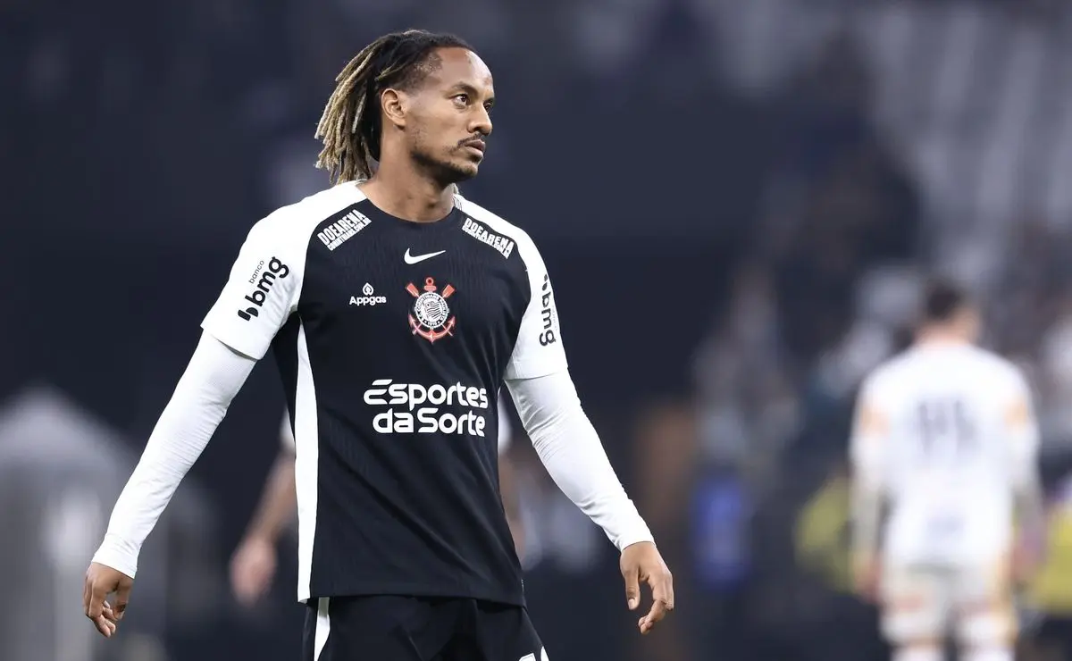 Sobis responde a críticas de Renato e Mano sobre "jogadores médios" após passagem pelo Fluminense.