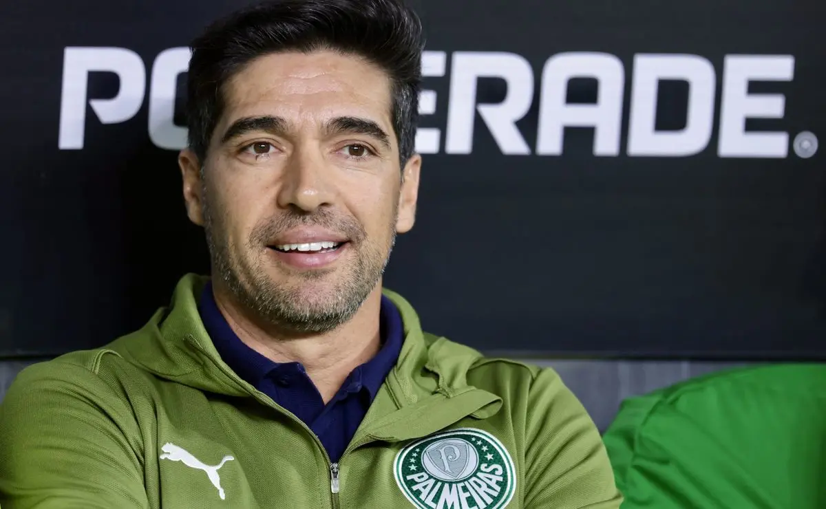Abel Ferreira descarta contratações, mas solicita reposição para Estêvão no Palmeiras