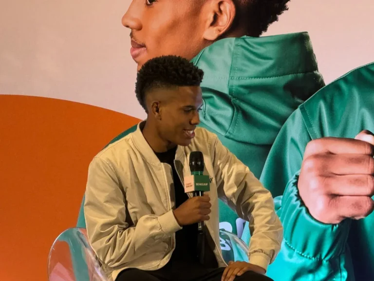 Estêvão, do Palmeiras, expressa ansiedade ao enfrentar Messi e faz piada: "Entre jogar e assistir, fico em dúvida"