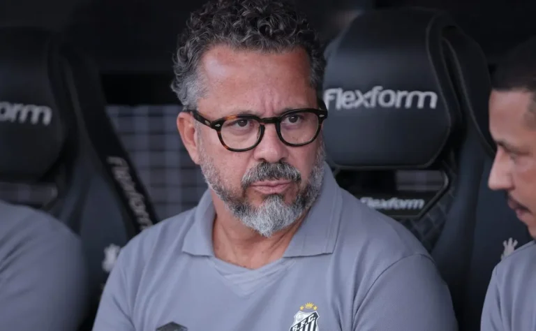 Torcida Santista Questiona Cléber Xavier: "Não Serve para o Santos"