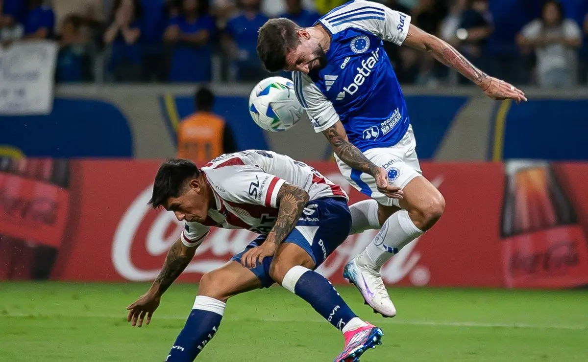 Cruzeiro x Unión Santa Fe: Empate com expulsão e time reserva na Sul-Americana
