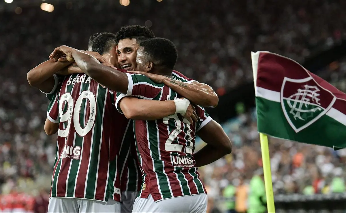 Fluminense supera Once Caldas por 2 a 0 e garante a liderança