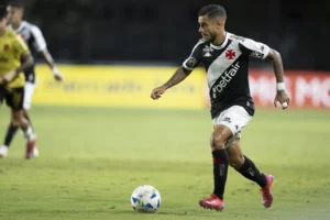 Coutinho no último mês de contrato com o Vasco: renovação estagnada
