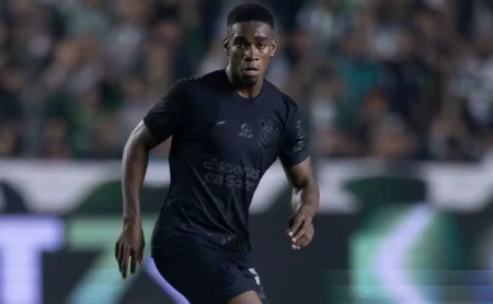Corinthians aceita negociar Félix Torres por valor inferior ao investido