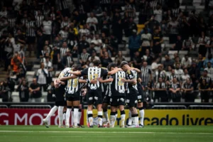 Atlético-MG frustra expectativas na Sul-Americana e avança aos playoffs com protestos da torcida