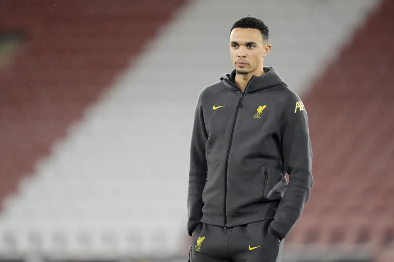 Real Madrid anuncia contratação de Alexander-Arnold