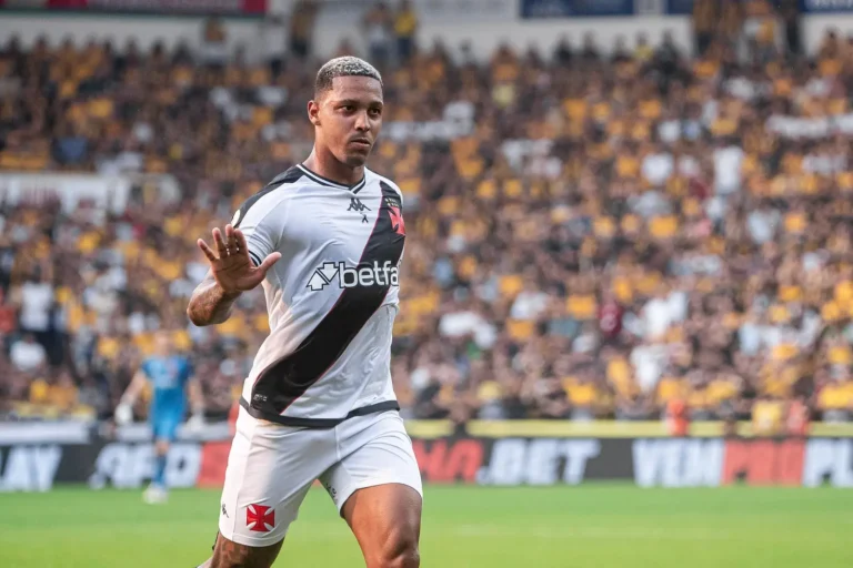 Vasco Celebra Recuperação de David e Visita Bastidores do Retorno aos Treinos
