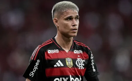 Araújo detalha dificuldades após lesão no Flamengo: "Foi muito difícil"