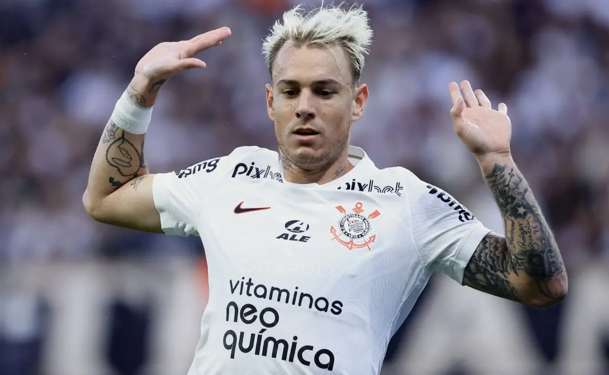 Flamengo ainda sonha com Róger Guedes, mas atacante prioriza o Corinthians em retorno