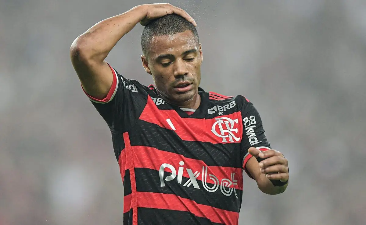 Revolta da torcida do Flamengo com De La Cruz: Críticas ao tempo de recuperação.
