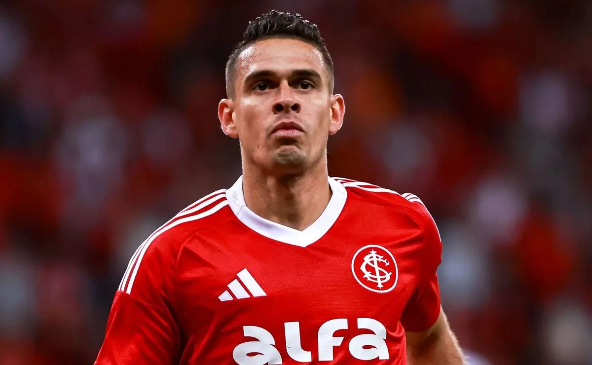Borré Vetado: Raykkonen Ganha Oportunidade no Internacional Contra o Fluminense