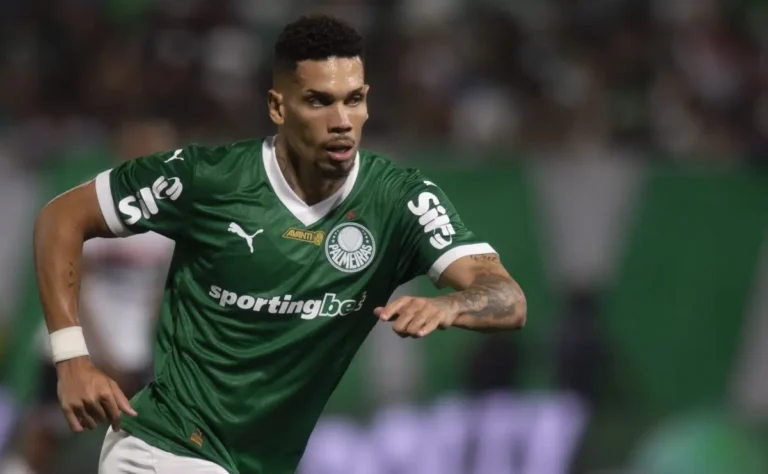 Paulinho se destaca na Libertadores: ultrapassa Pelé e Zico e lidera o Palmeiras