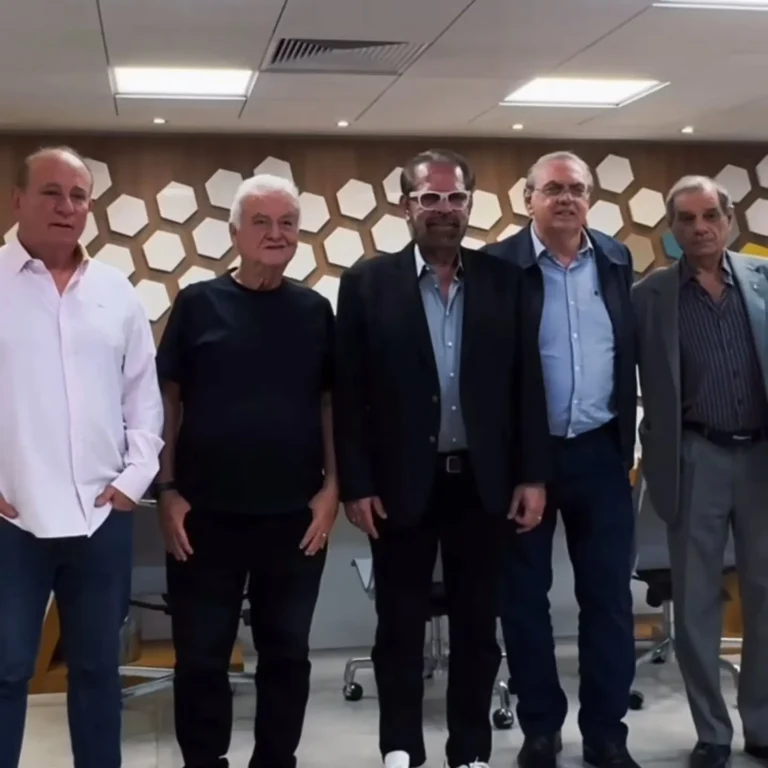 Corinthians: panorama político e as mudanças de poder após o afastamento de Augusto.