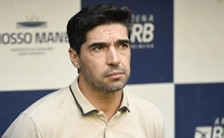 Abel Ferreira conquista vitória no Brasileirão Betano, porém recebe críticas da torcida palmeirense