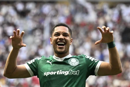 Memes celebram Vitor Roque no Palmeiras, em homenagem a Lady Gaga