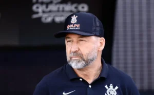 Crítico, Romeu Tuma Júnior acusa Augusto Melo de golpismo no Corinthians: "Enodoará a história"