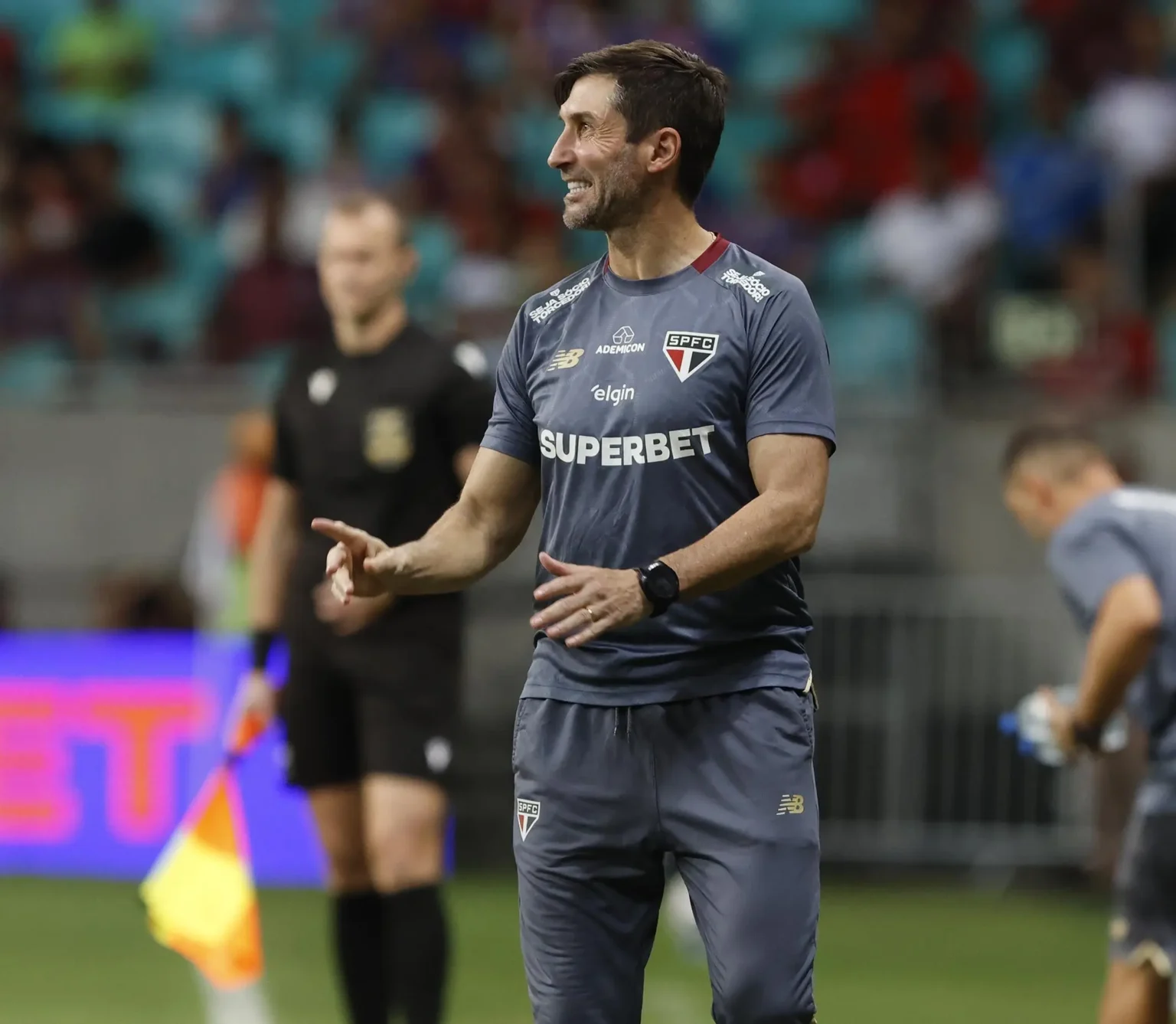 Zubeldía e o São Paulo: Auxiliar fala sobre a urgência na recuperação de jogadores.