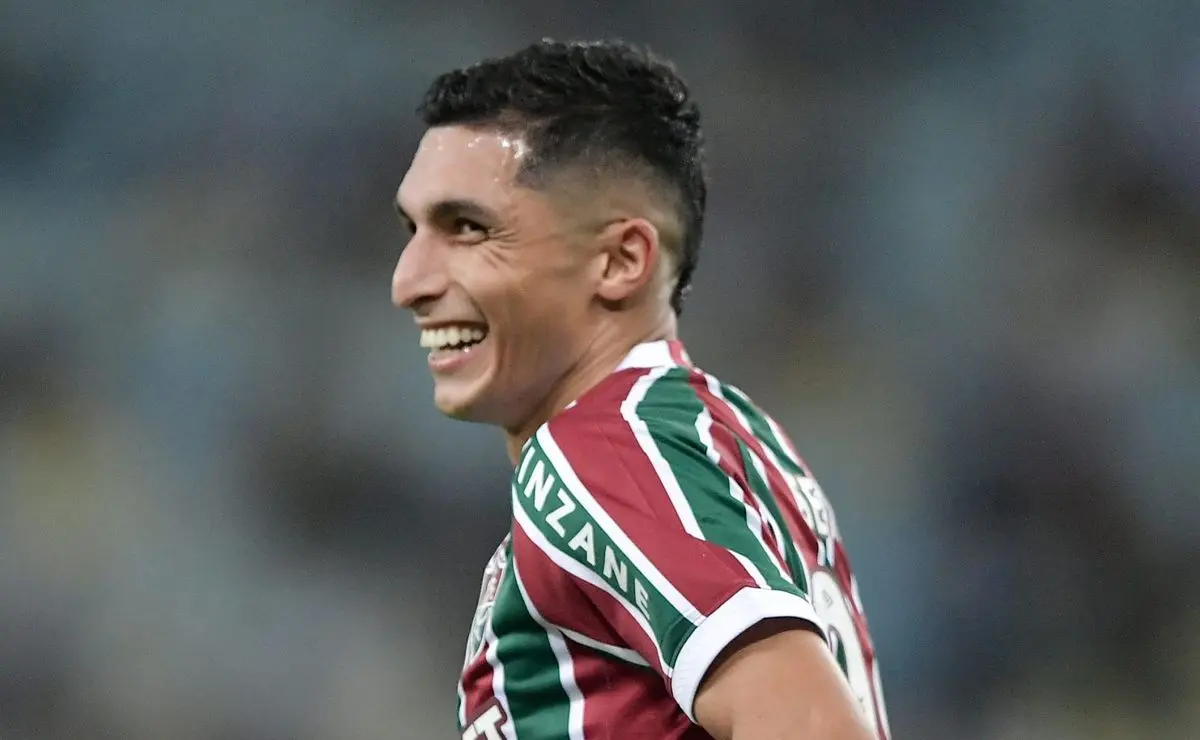 Serna conquista espaço com Renato Gaúcho e pode ser titular no Fluminense
