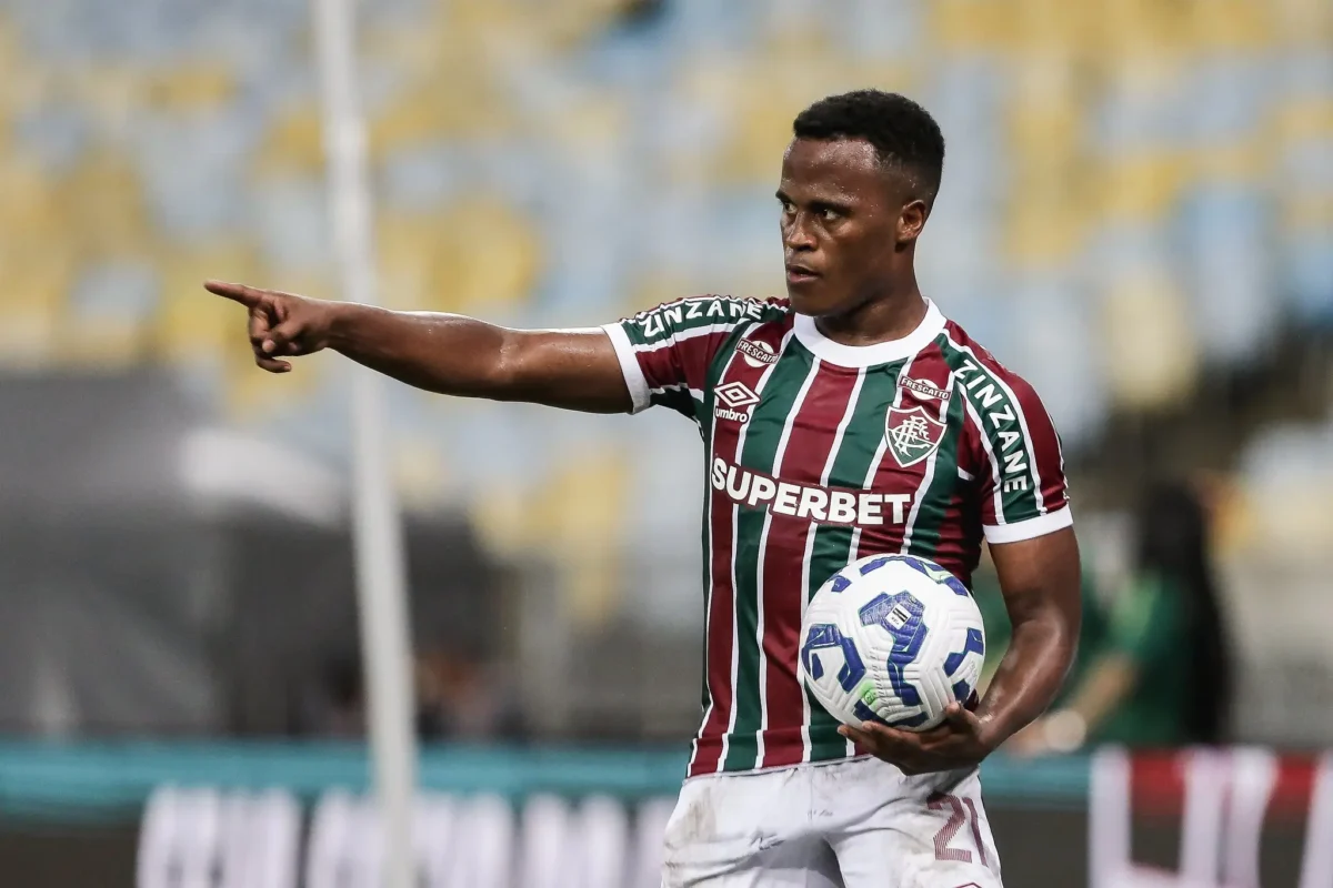 Arias supera Thiago Neves e se consagra maior garçom do Fluminense e do Brasil em 2025