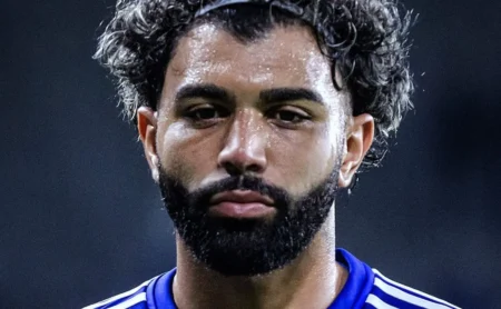 Denílson comenta declarações de Gabigol sobre paixões clubísticas: “Coração de carnaval”