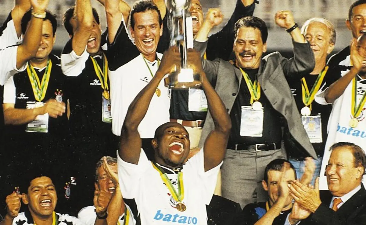 Corinthians celebra 25 anos da conquista do Mundial de 2000 com exposição especial