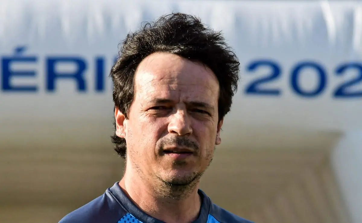 Vasco acerta as finanças e se aproxima de Fernando Diniz