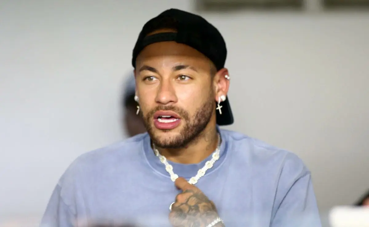 Neto reage com ironia a Neymar após falas sobre o Santos em meio à crise