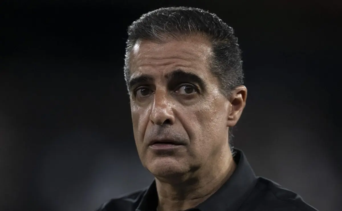 Mastriani fora da Libertadores: Renato Paiva confirma ausência por lesão.