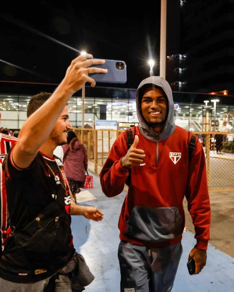Lucas Ferreira Atinge Marca de Jogos de William Gomes no São Paulo em Tempo Inferior