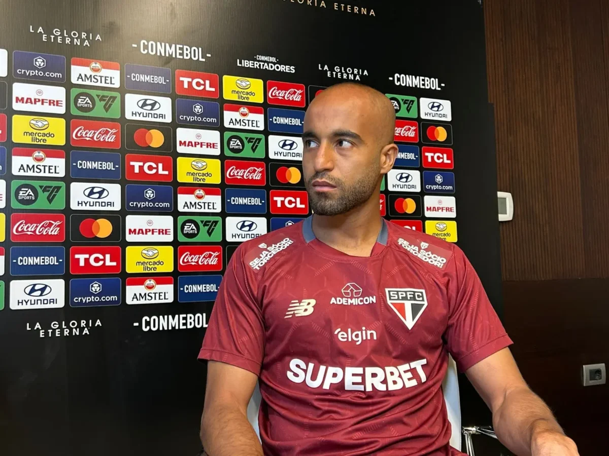 Lucas: Lesão como batida e apoio a Zubeldía em crítica ao sintético.