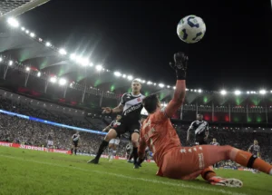 Vasco: desempenho fragilizado contra rivais cariocas desde 2020, com 29 derrotas em 50 jogos