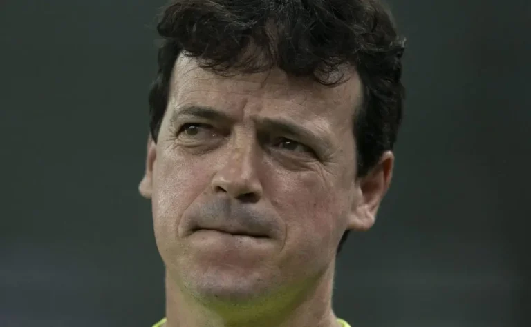 Diniz discorda de Rayan e critica provocação em Fluminense x Vasco no Brasileirão.