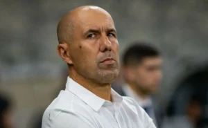 Cruzeiro: Leonardo Jardim promove mudanças na escalação para enfrentar o Fortaleza