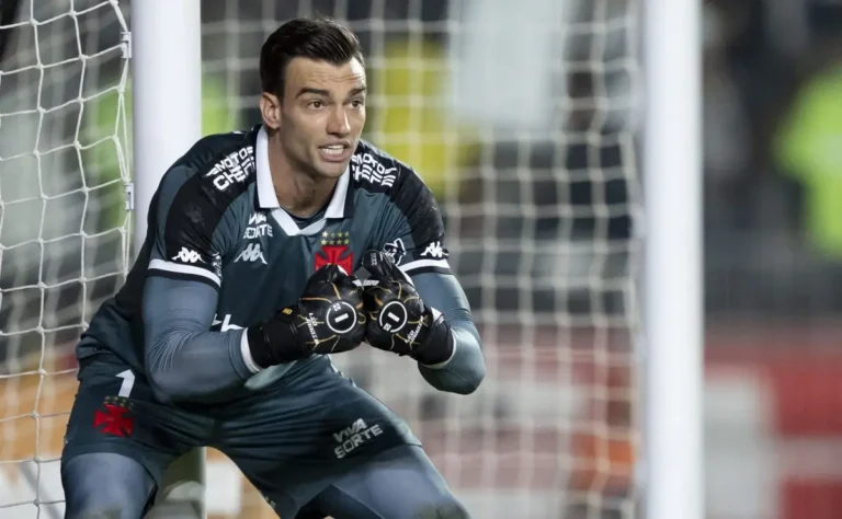 Divergência entre torcedores do Vasco sobre falha de Léo Jardim em gol de Guga