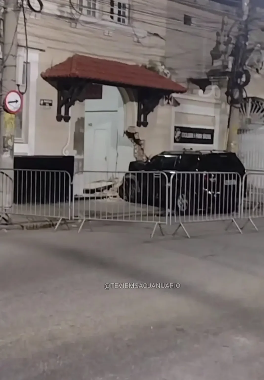 Colisão em São Januário: veículo se choca com muro do estádio do Vasco