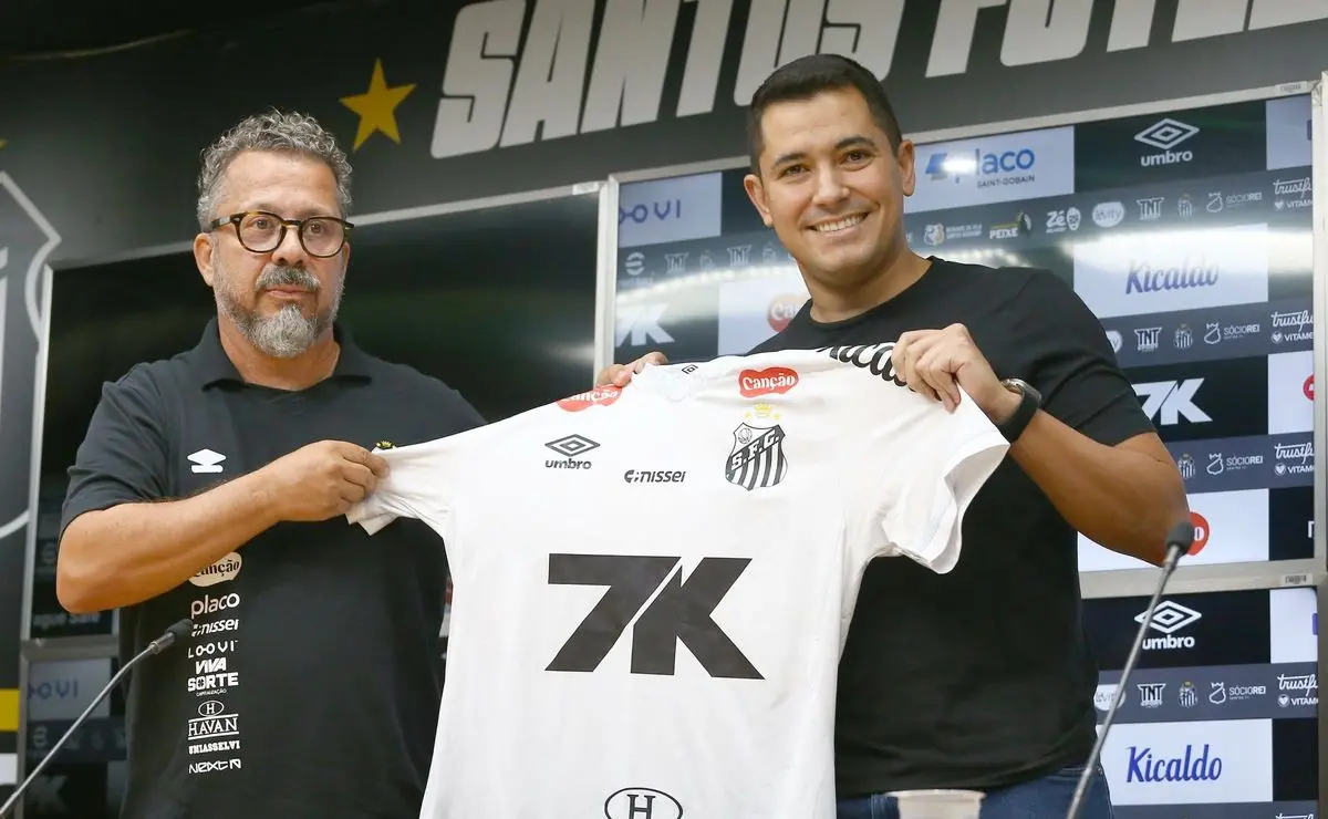 Saída de Cléber Xavier e Pedro Martins do Santos: cenário de derrota contra o Vitória