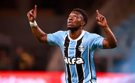 Grêmio afasta-se da zona de rebaixamento ao vencer o Bahia e ascende na tabela