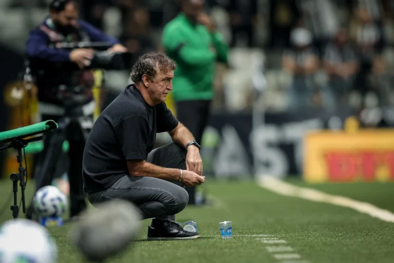 Virose no Galo: Cuca relata dificuldades com surto no elenco