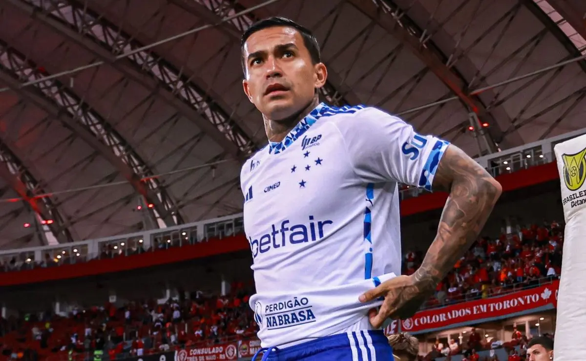 Atlético-MG usa imagem do rebaixamento do Cruzeiro para anunciar Dudu