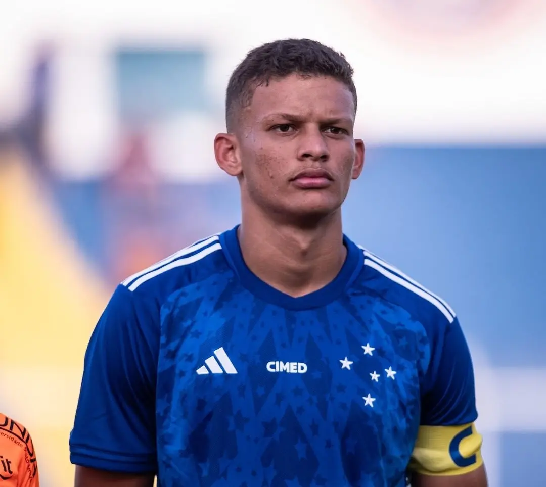 Janderson, do Cruzeiro, sofre lesão e precisará de cirurgia após treino