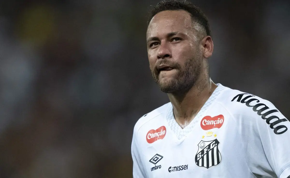 Neymar mantém a calma e não pensa em deixar o Santos em crise.