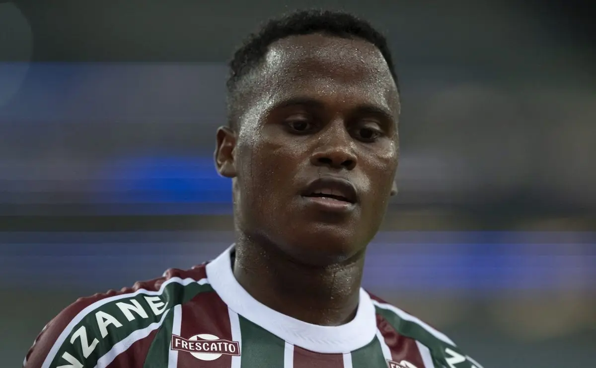 Arias tem salário aumentado no Fluminense por desempenho