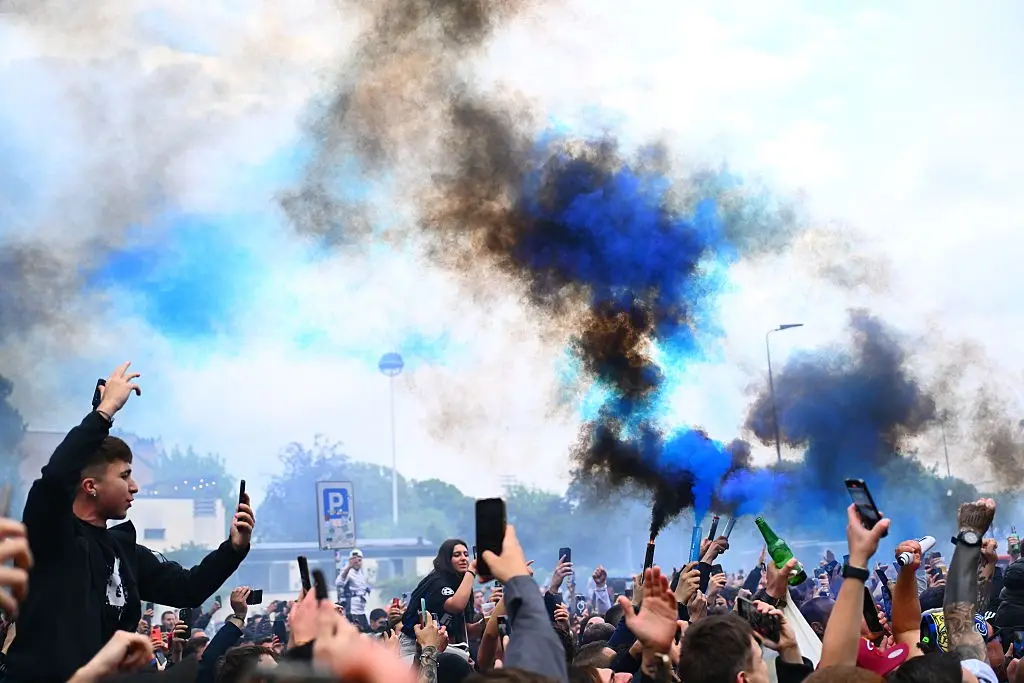 Festa da Inter: Torcida recebe time com euforia antes da semifinal contra o Barcelona; veja fotos