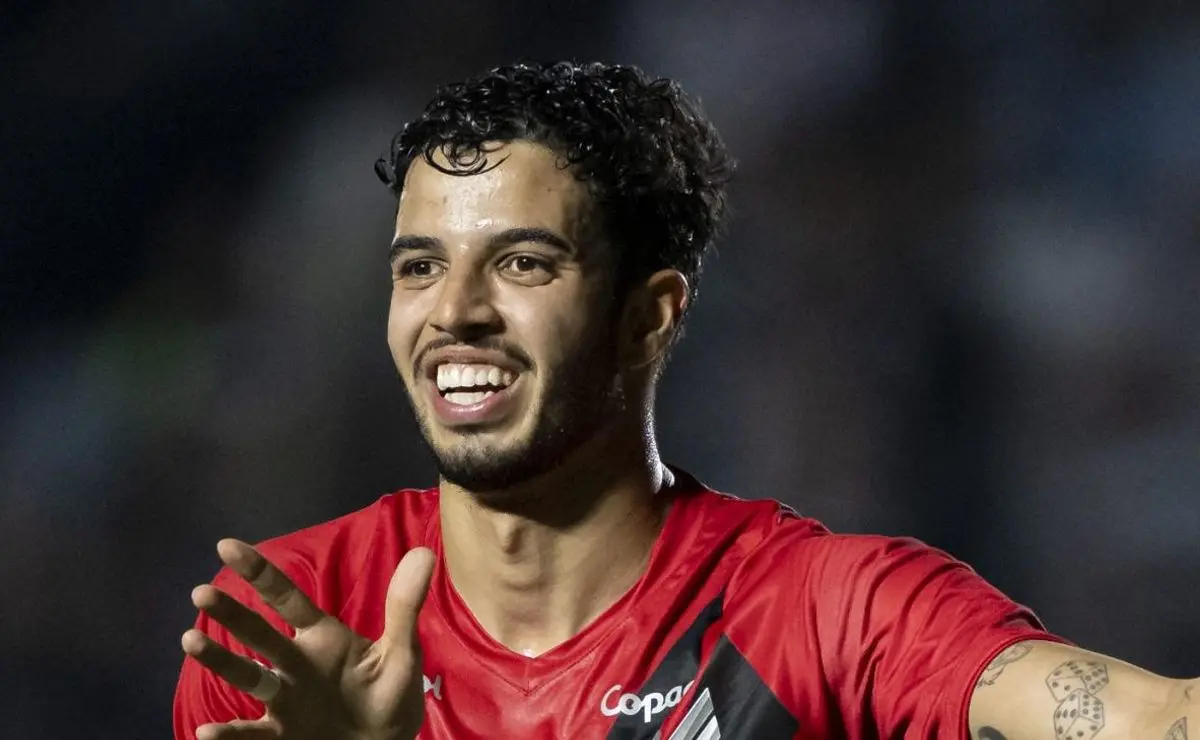 Kaique Rocha frustrado: em busca de mais oportunidades, zagueiro planeja saída do Internacional