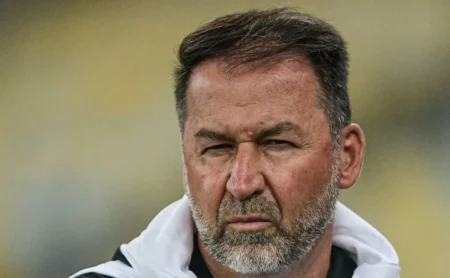 Corinthians: Augusto Melo Suspende Contratações, Reajustes e Promoções em Meio à Crise