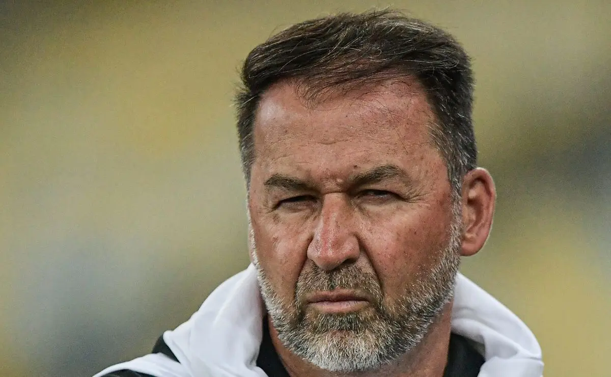 Corinthians: Augusto Melo Suspende Contratações, Reajustes e Promoções em Meio à Crise