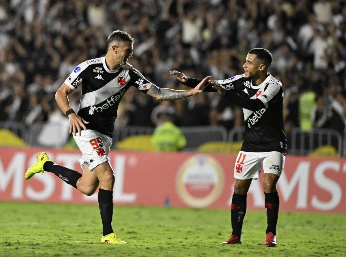 Vasco: Vegetti e Coutinho de volta para encarar o Puerto Cabello; confira a provável escalação