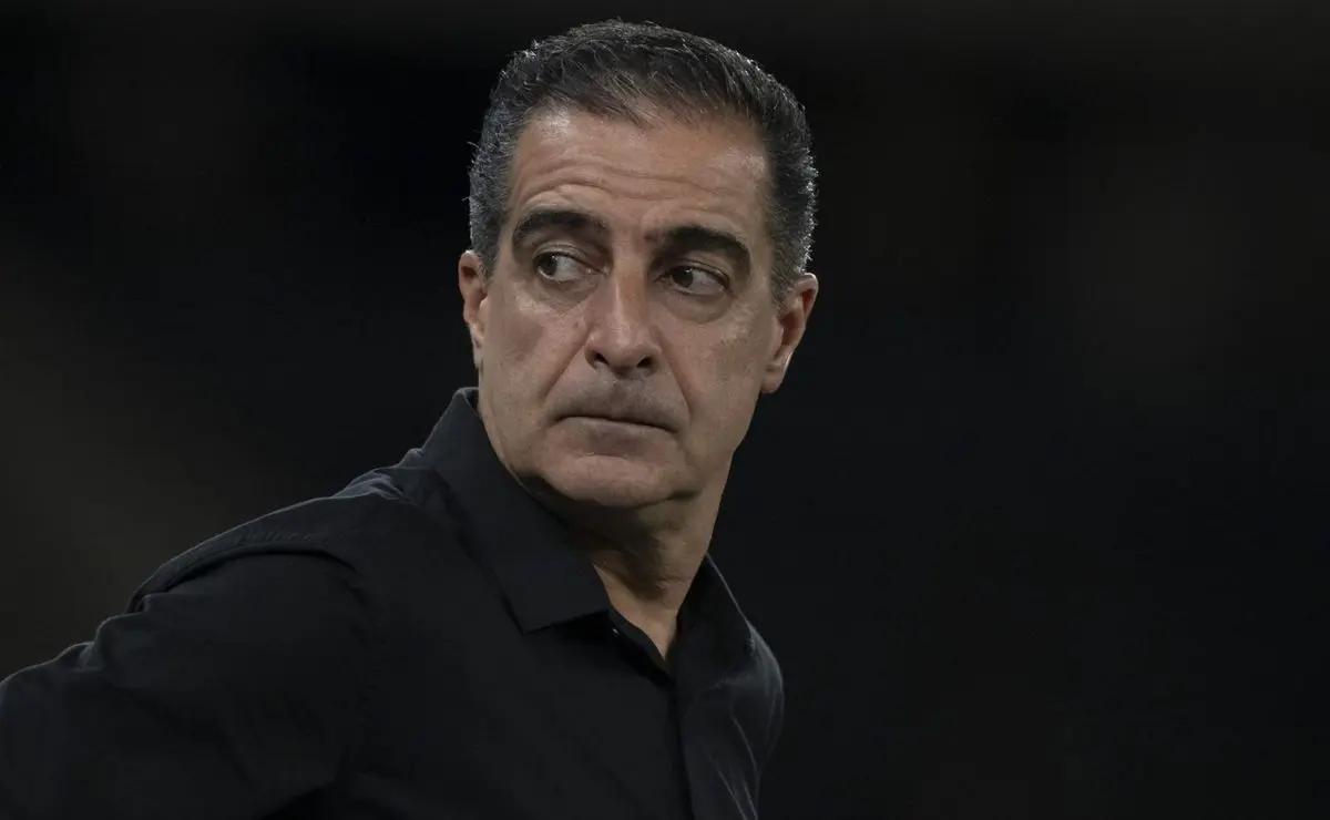 Botafogo: Vitória não empolga torcida, que clama por demissão de Renato Paiva